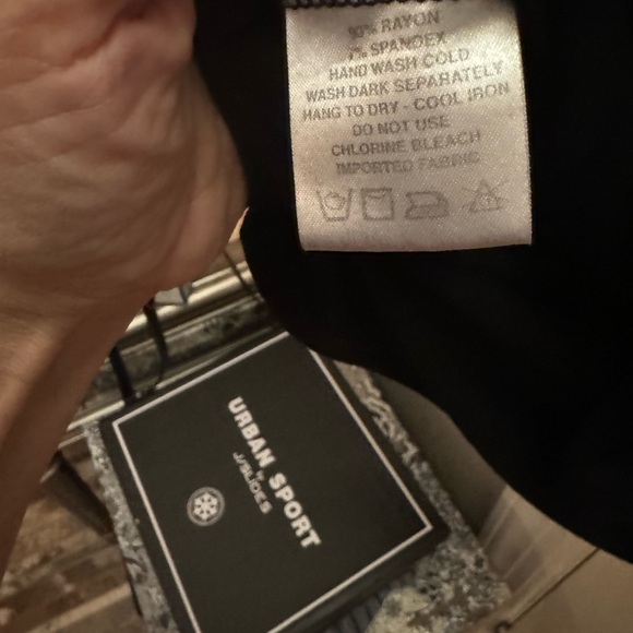 Black v neck wrap top - Picture 4 of 4